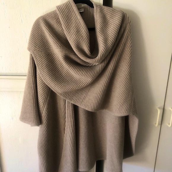 MOVING SALE! Armani Neve Cape Wrap - Picture 1 of 5